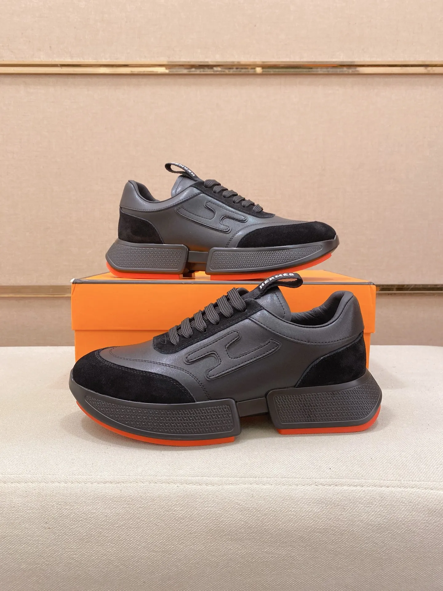 Men's clothing and shoes💰: 480💰《HERMES》【Classic original order·Version】Hermès; top 🔝purchasing agent🔍🔍men's latest 🇺🇸 counter sales simultaneously, imported from Italy original ▲▲cowhide ▲▲ (high-end, nobility, class) ) Exquisite workmanship (Italian 🇮🇹 imported water-dyed 🐂 cowhide lining) sole: original sole provided by the original factory, ⚠️exclusive double-layer activity·TPR·rubber·combined molded outsole; super comfortable·wear-resistant·non-slip·environmental protection The real thing is more beautiful if you take the real thing (high quality, follow the order). You can enter and exit the counter at will * Number of yards: 38-44 (45 can be customized and cannot be returned or exchanged)